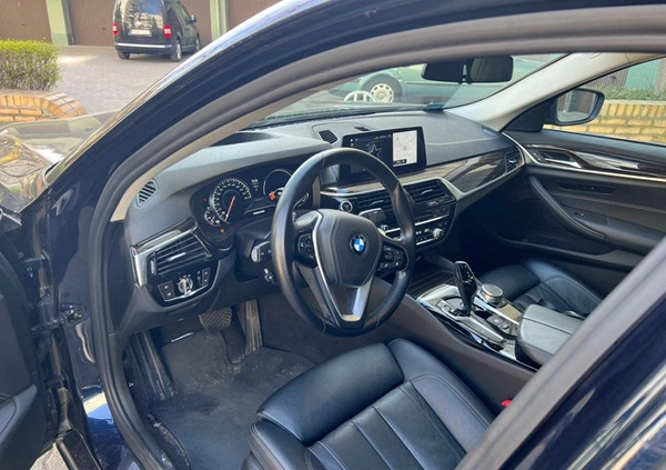 BMW Seria 5 cena 120000 przebieg: 74000, rok produkcji 2018 z Poznań małe 37